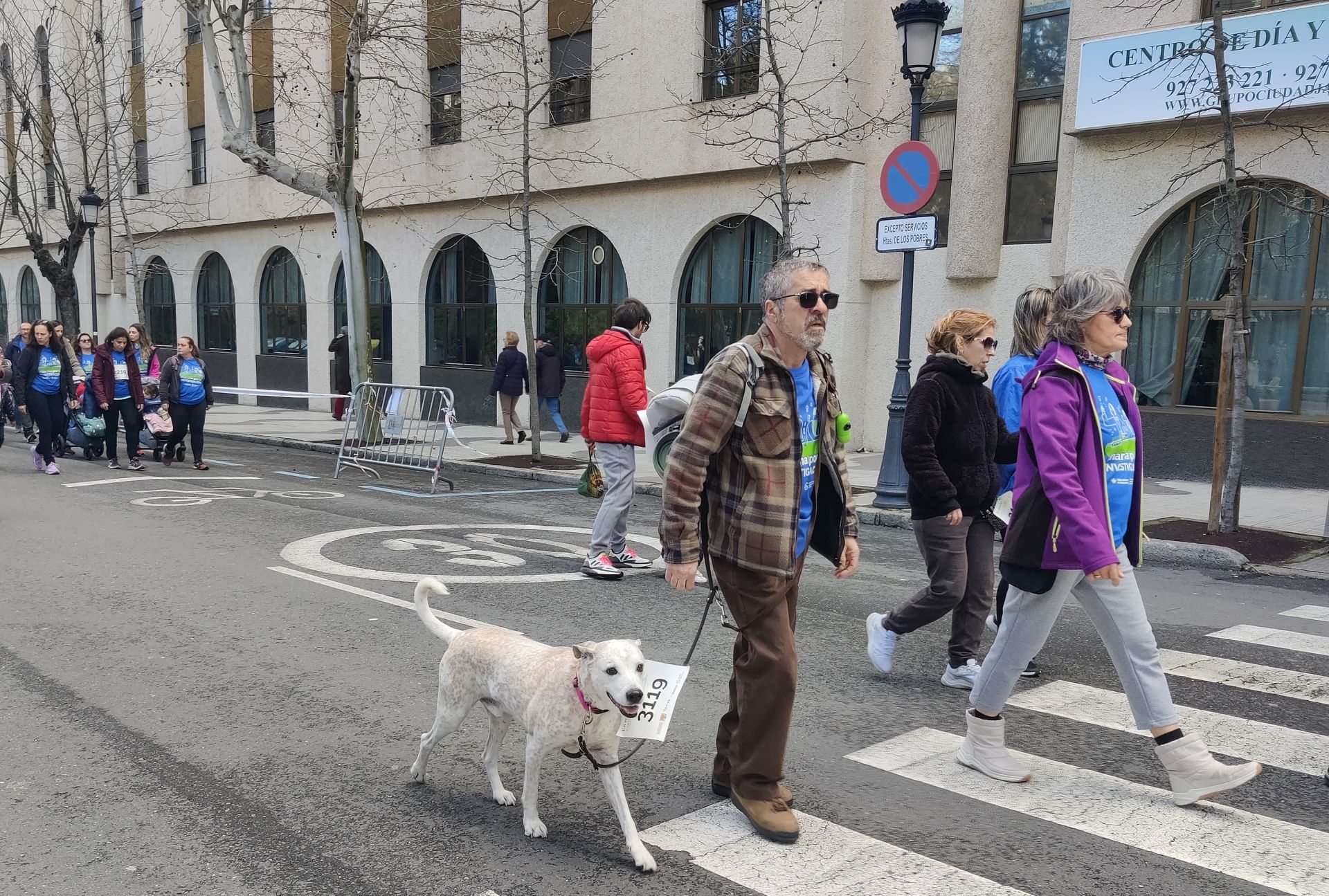 La marcha contra el cáncer en Cáceres, en imágenes