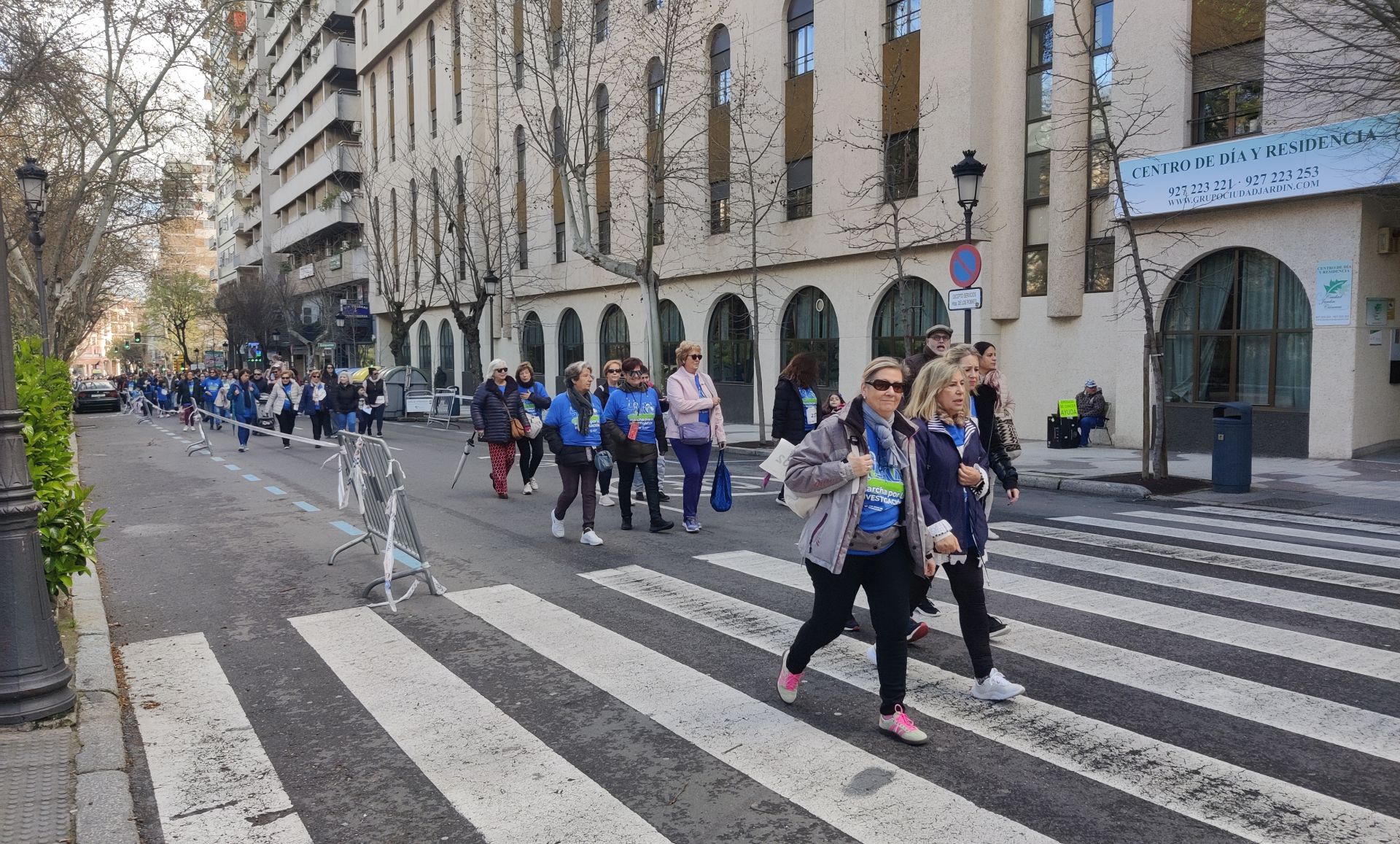 La marcha contra el cáncer en Cáceres, en imágenes