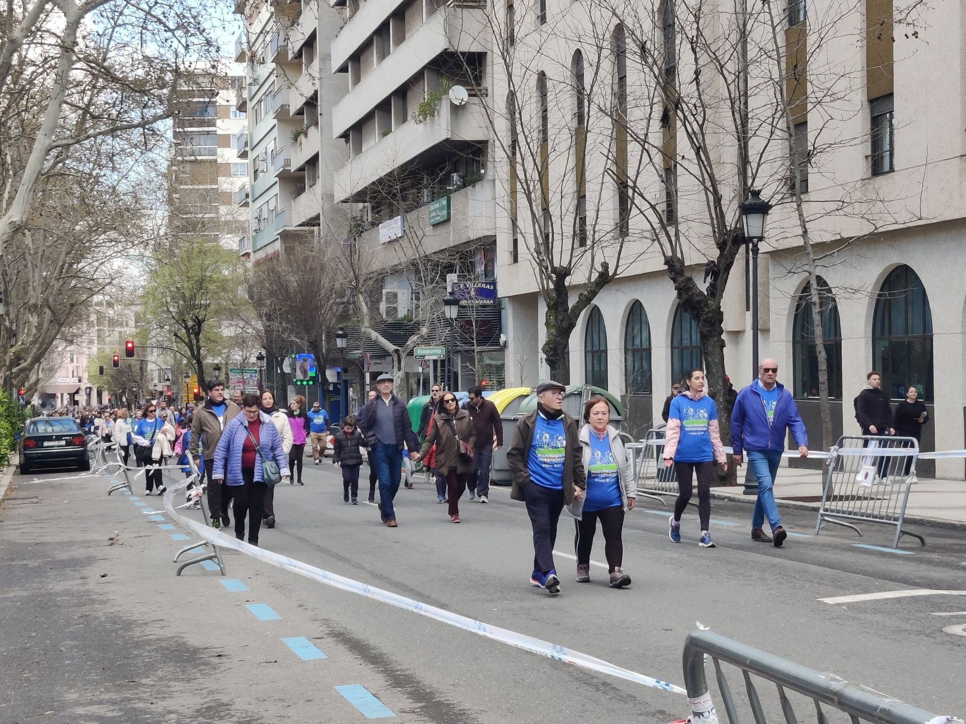 La marcha contra el cáncer en Cáceres, en imágenes