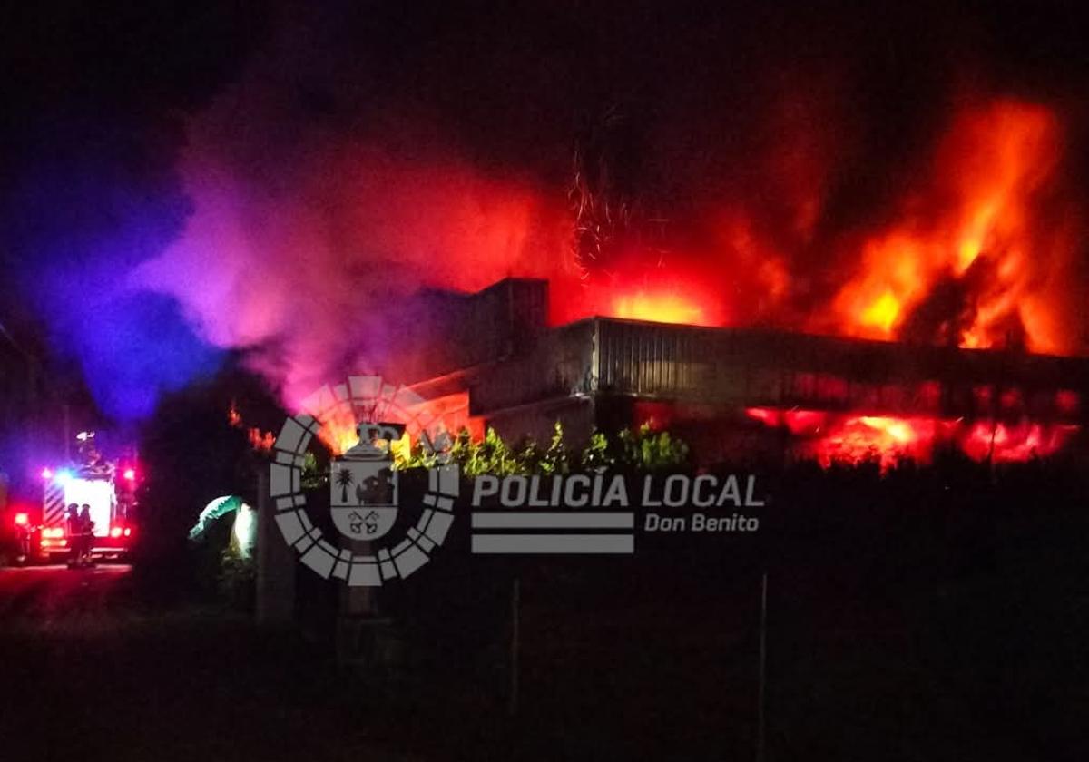 Incendio en la nave de Don Benito.