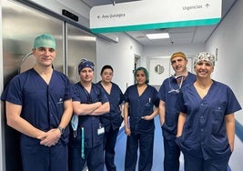 Parte del equipo médico y de enfermería que ha llevado a cabo las intervenciones.
