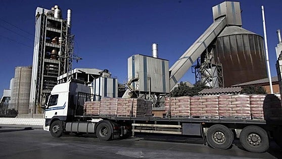 Votorantim recibe 4,25 millones para reducir emisiones en sus plantas de cemento de Alconera y Málaga