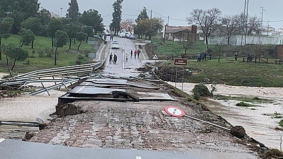 Tres carreteras permanecen cortadas por los daños de la borrasca Laurence