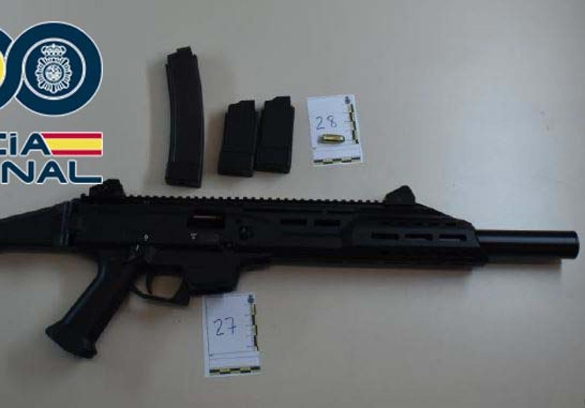 Ametralladora intervenida por la Policía Nacional tras el tiroteo mortal de Plasencia.