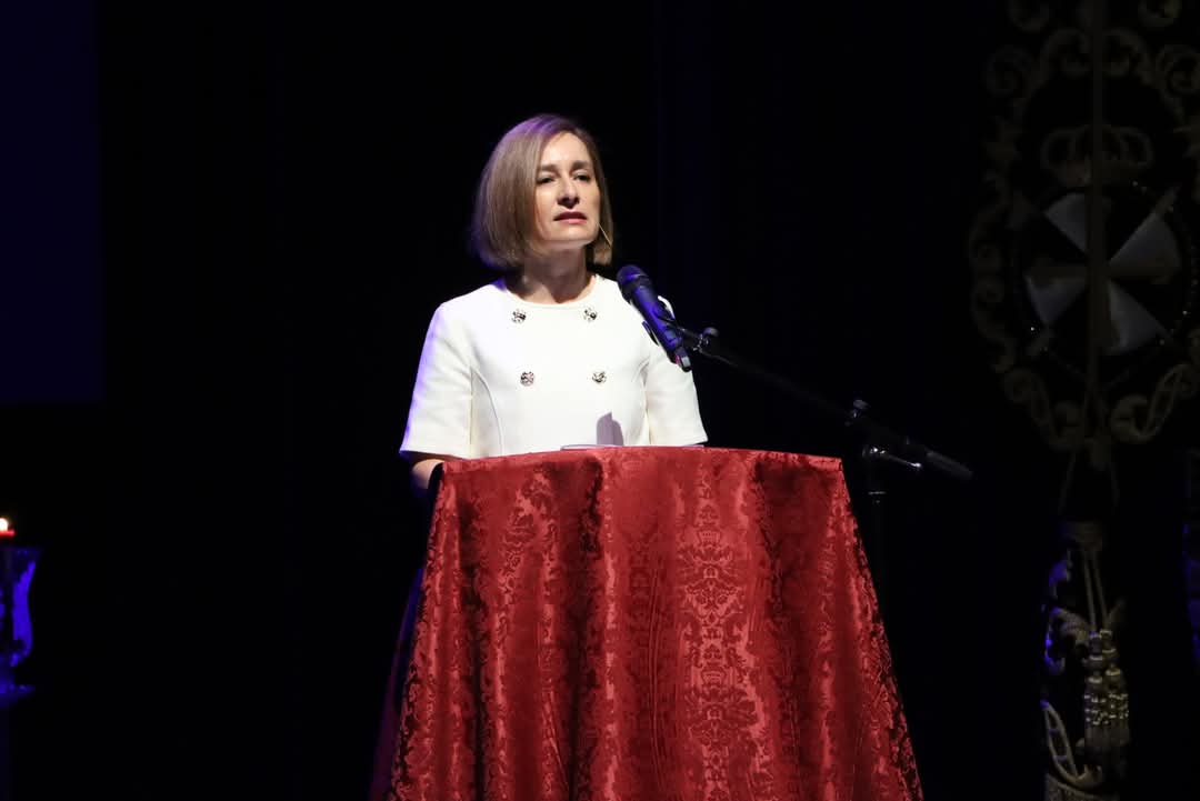 Ana Holguín lleva sus vivencias a un pregón de Semana Santa pleno de emociones