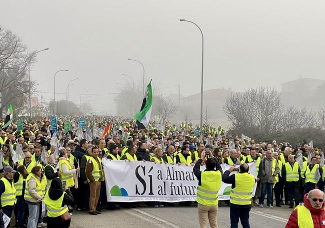 Manifestación de apoyo a la continuidad de la planta, el pasado enero en Almaraz.