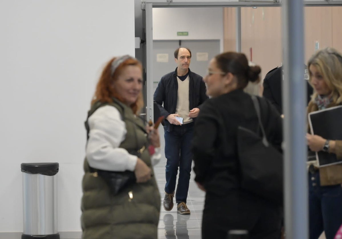 Manos Limpias y Hazte Oír plantean que el director que escribió el correo de 'hermanísimo' pase a ser investigado