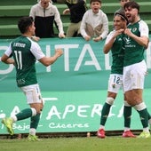 Palacín celebra uno de sus dos goles al Conquense.