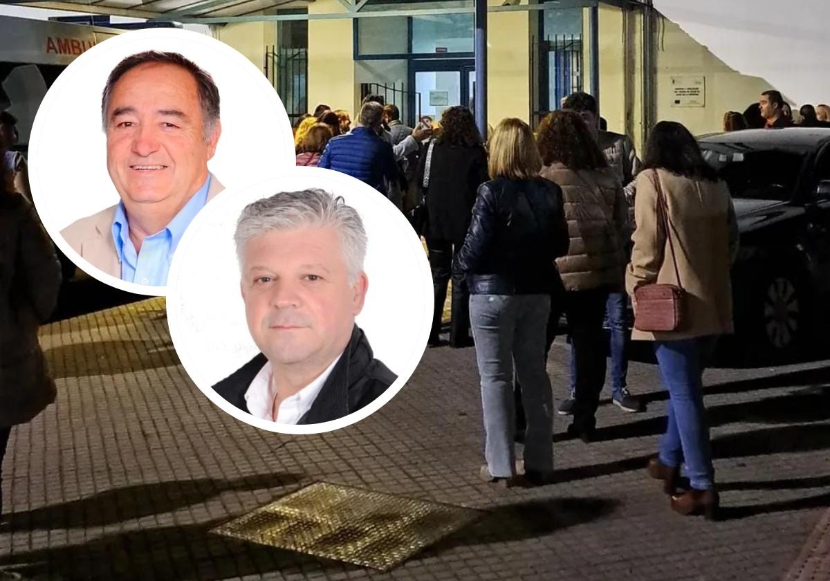 Ciudadanos apostados esperando a la salida de Azúcar Moreno en el centro de salud de Oliva. En el recuadro de la imagen, el alcalde y el teniente de alcalde, Juan García y Javi Pérez.