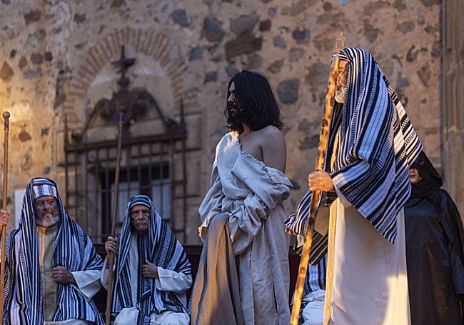 Escena con Caifás y el Sanedrín en la plaza de Santa María.