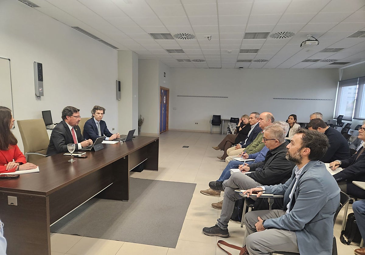 Reunión de Guillermo Santamaría con representantes del tejido empresarial extremeño.