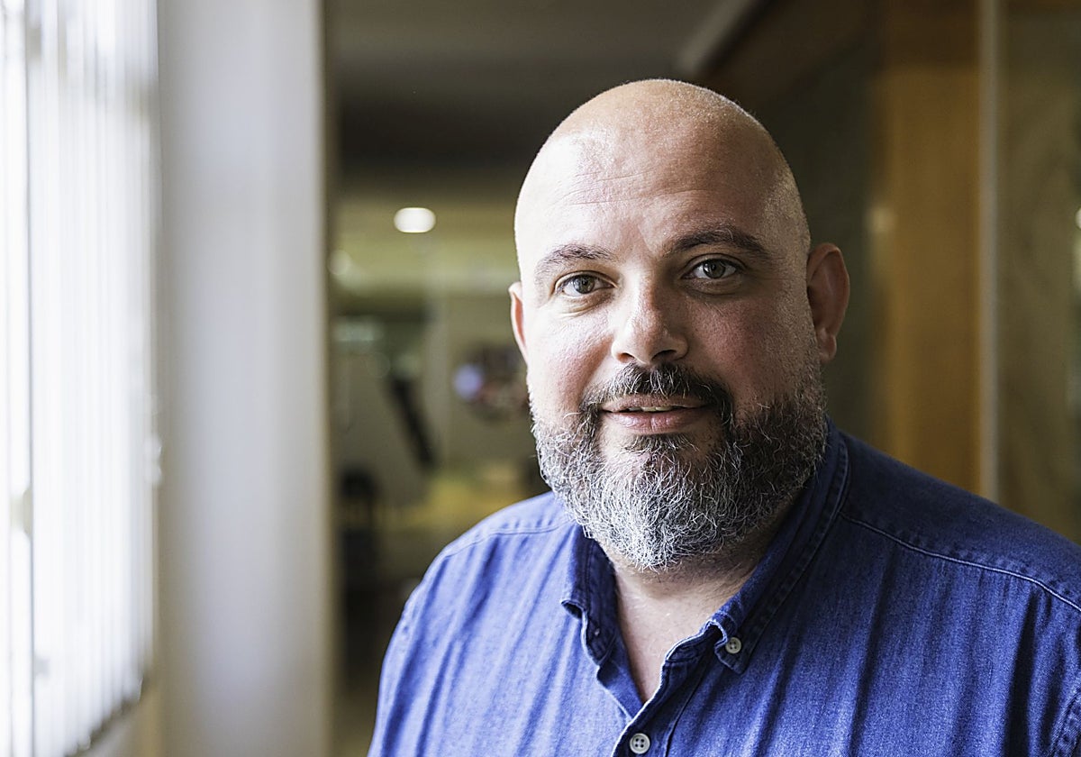 Manuel Naharro, antes de la entrevista con HOY en Badajoz este viernes.