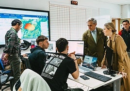 María Guardiola, este viernes en su visita al Centro Operativo Regional (COR) del Plan Infoex en Cáceres.