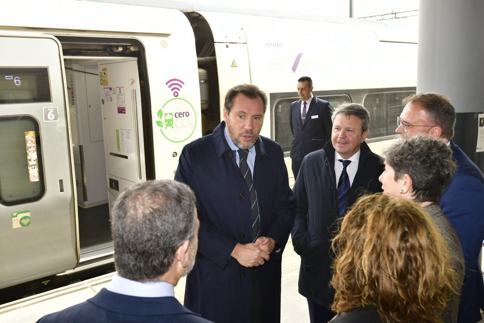 Fotos | Óscar Puente llega a Mérida en un tren a 303 kilómetros por hora