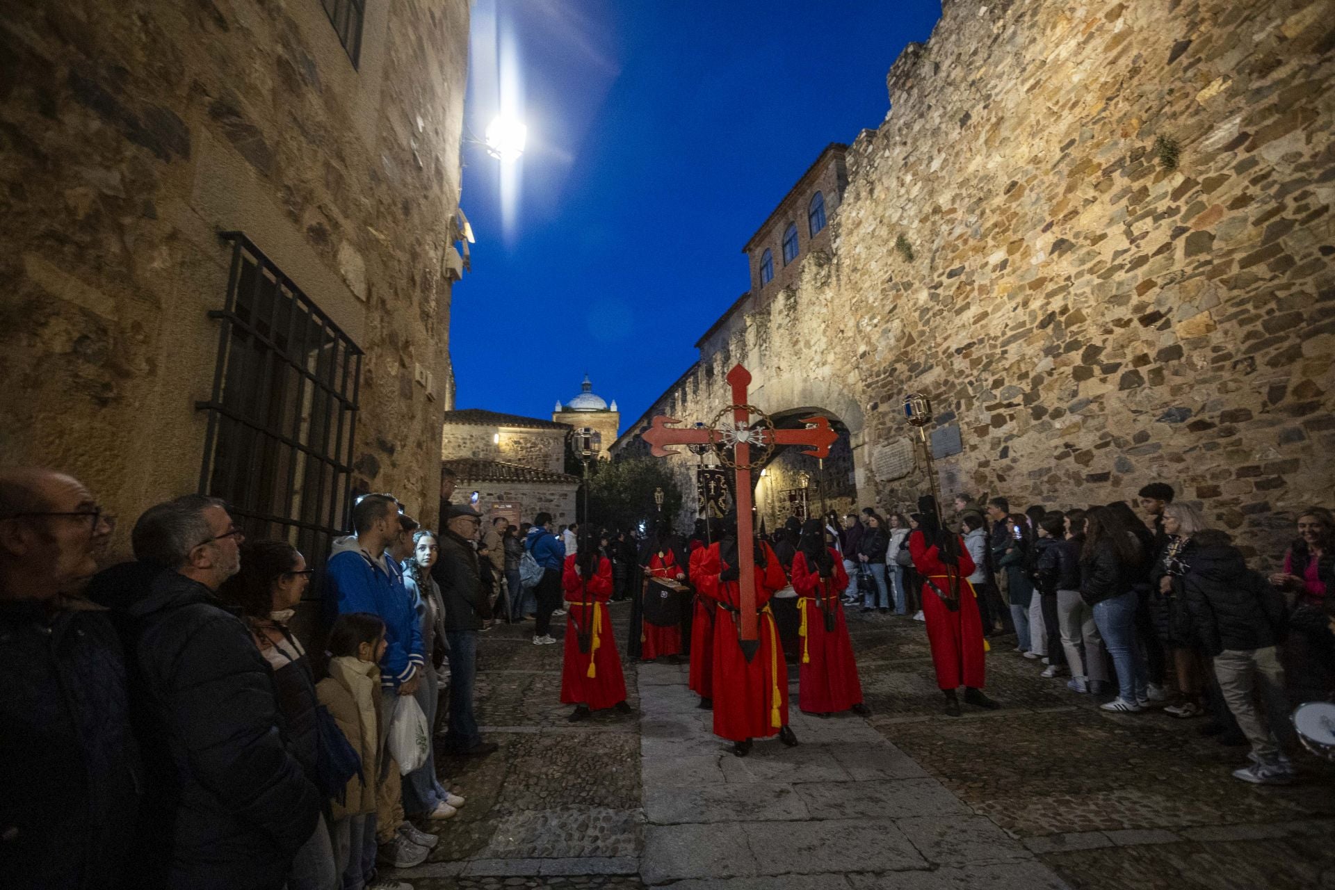 Las mejores imágenes del Lunes Santo en Cáceres