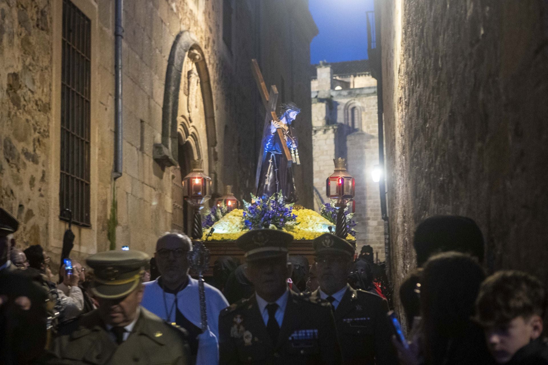 Las mejores imágenes del Lunes Santo en Cáceres