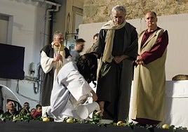 Lavado de pies de Jesús a Judas en la Última Cena.