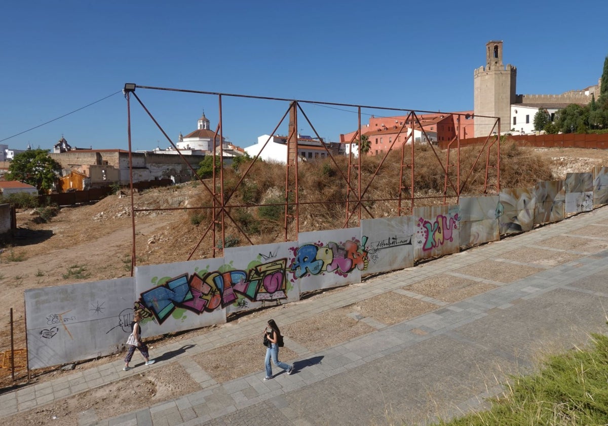 El Ayuntamiento de Badajoz vuelve a adjudicar la obra del Campillo tras dos años parada