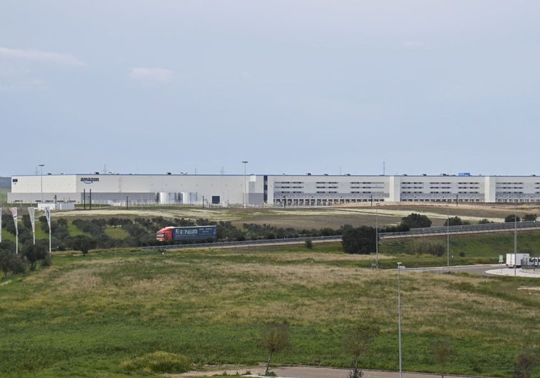 Santamaría cifra entre 80 y 85 millones de euros la inversión de Amazon en Badajoz