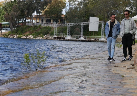 Embalse de Orellana, ayer al mediodía. Es el séptimo más grande de la región y está al 85%.