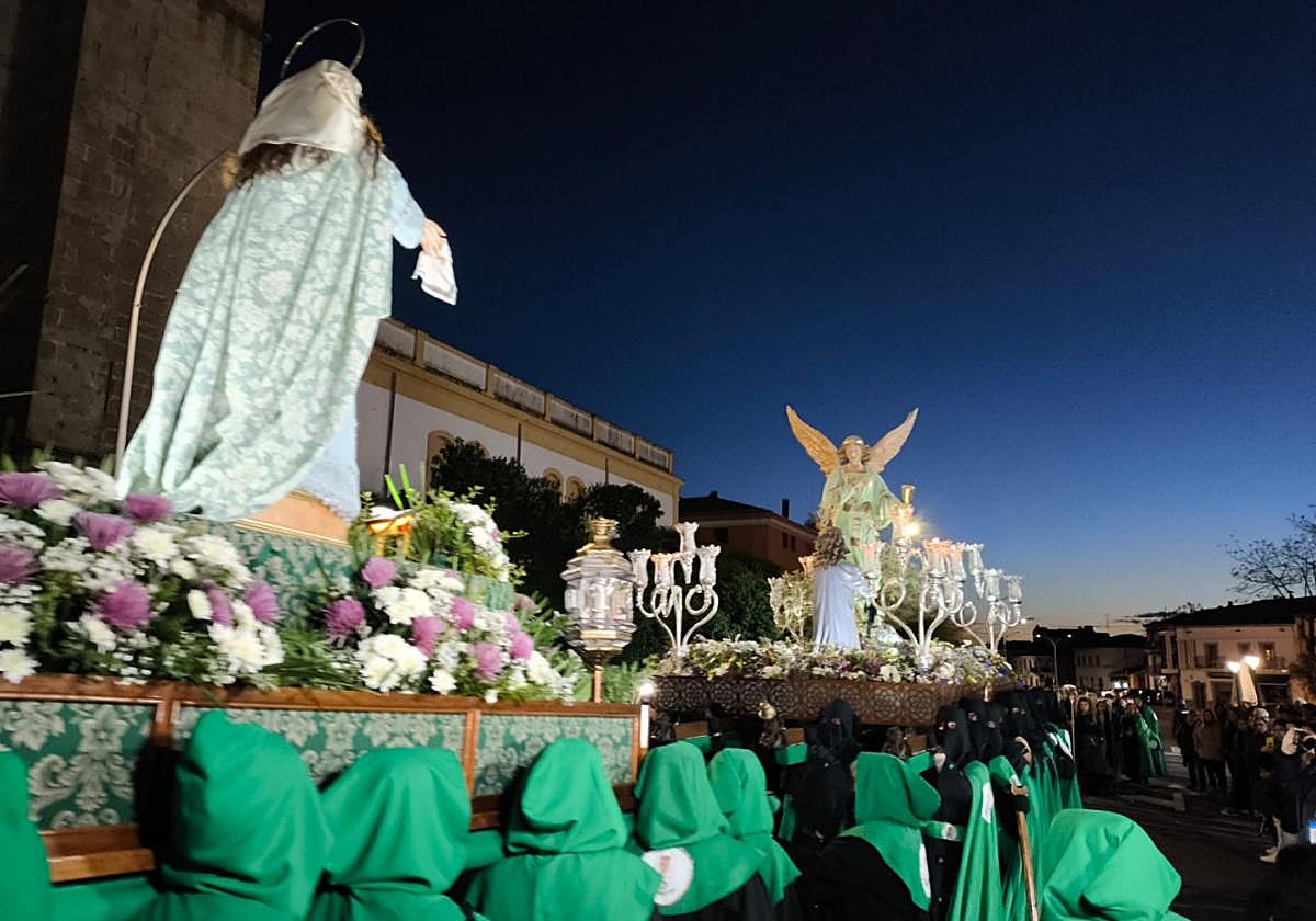 La lluvia da un respiro a la procesión del Martes Santo en Trujillo
