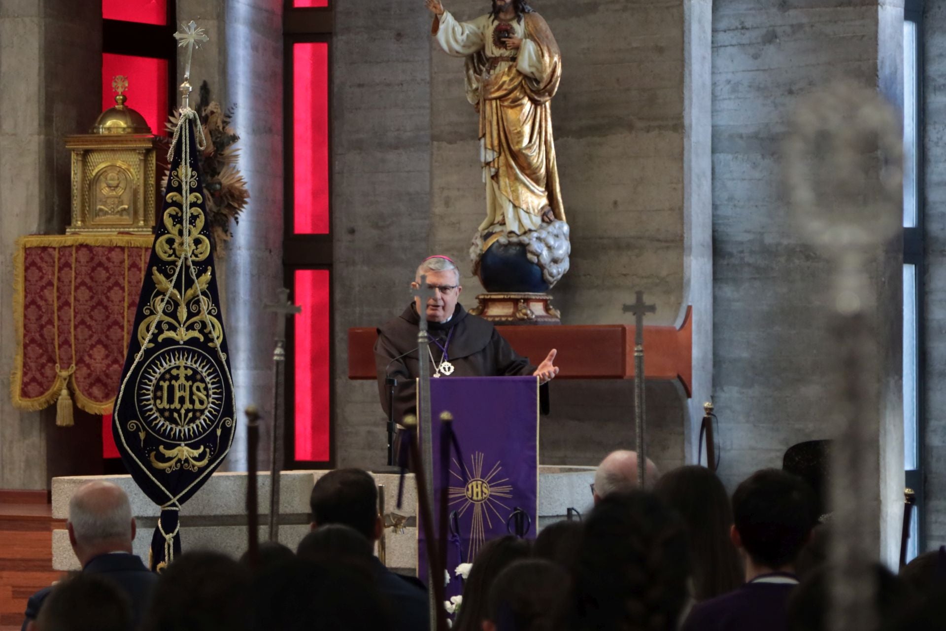 Fotos | Las mejores imágenes del Martes Santo en Badajoz