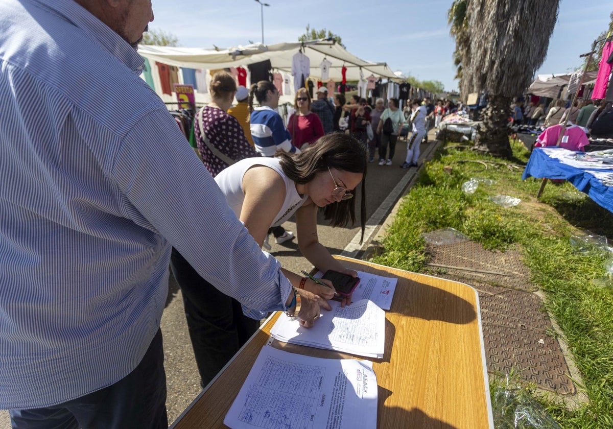 Los propietarios de Vegas del Mocho preparan una demanda por el mercadillo de Cáceres