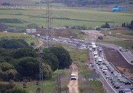 Colas por el accidente en la A-5, a la altura de la localidad toledana de Santa Olalla.
