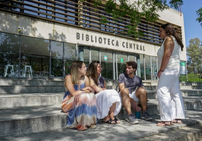 Estudiantes en la biblioteca central del campus de la UEx en Badajoz.