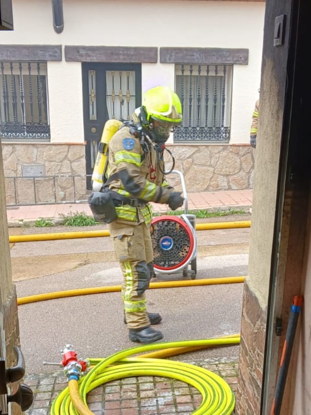 Incendio originado en la vivienda.