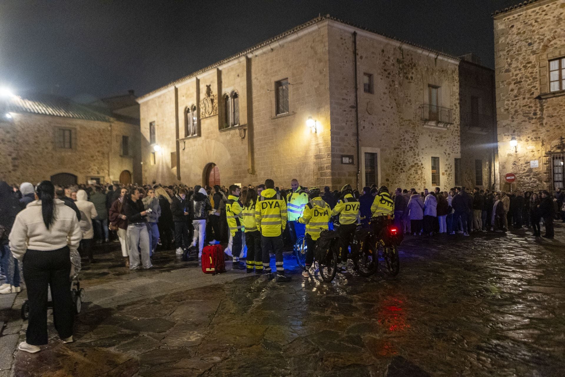 Las mejores imágenes de la procesión del Cristo Negro en Cáceres