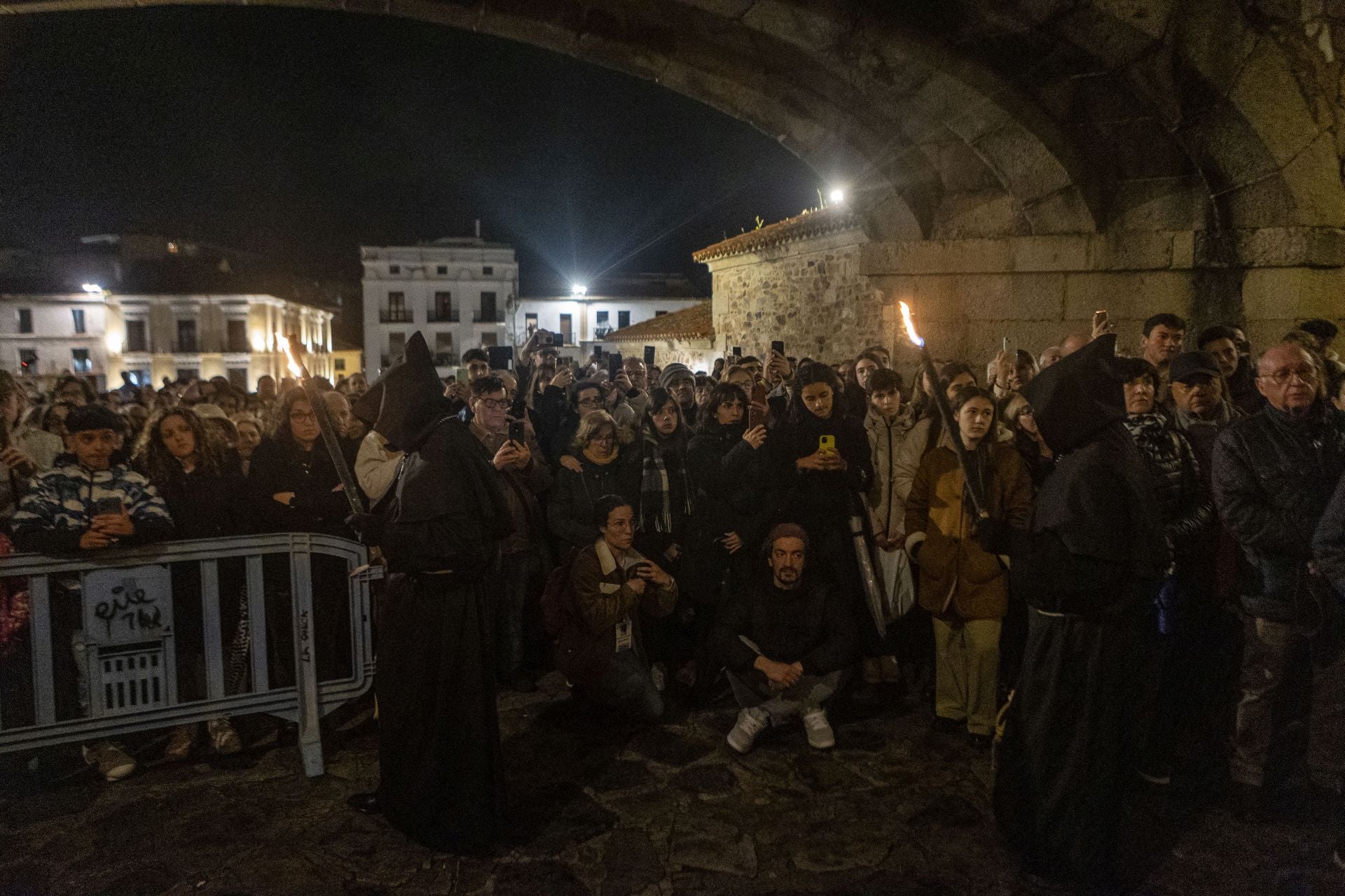 Las mejores imágenes de la procesión del Cristo Negro en Cáceres