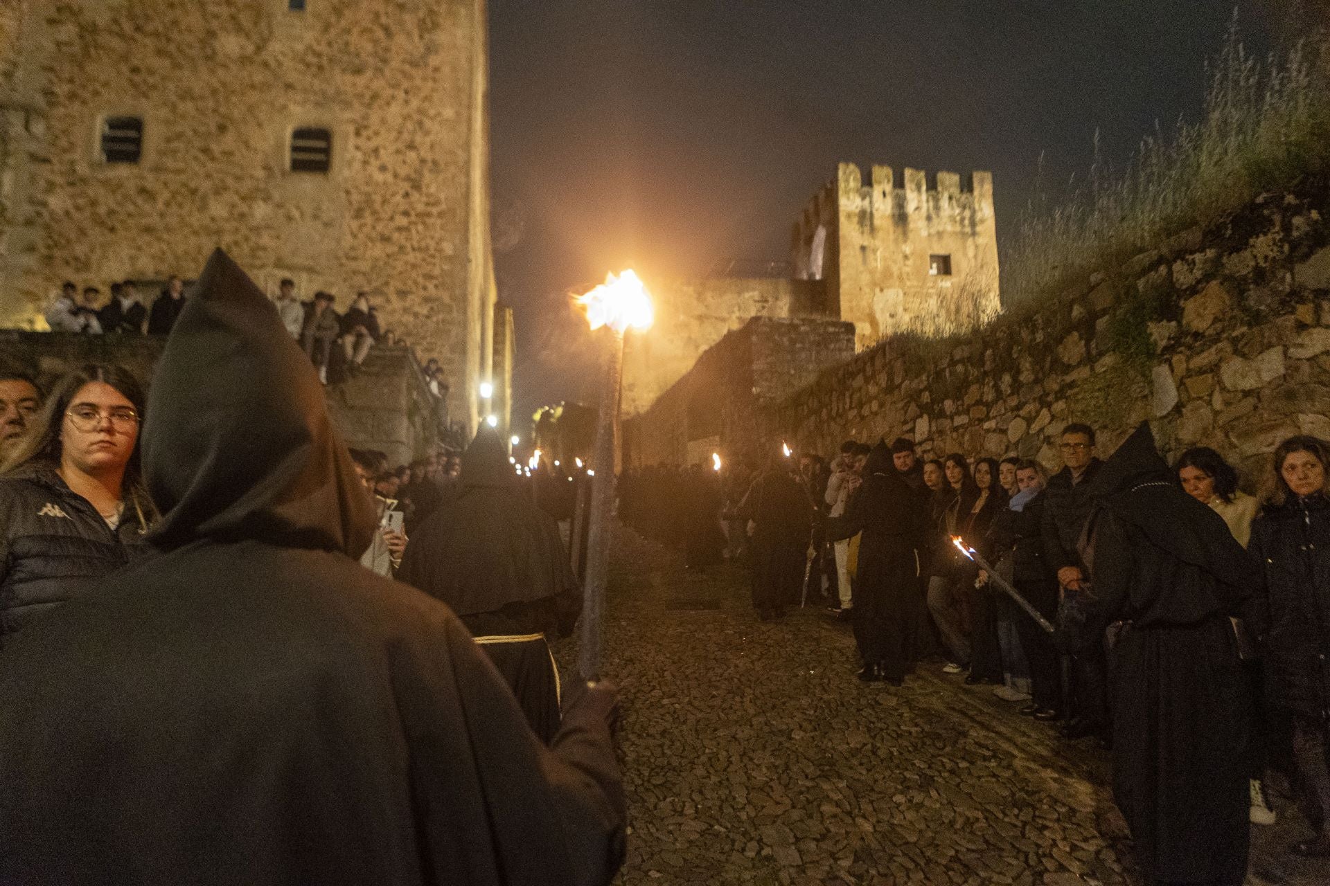 Las mejores imágenes de la procesión del Cristo Negro en Cáceres