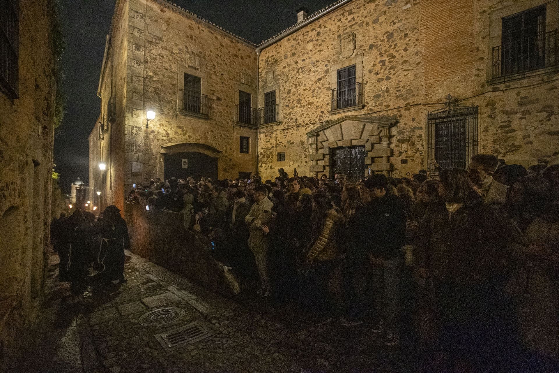 Las mejores imágenes de la procesión del Cristo Negro en Cáceres