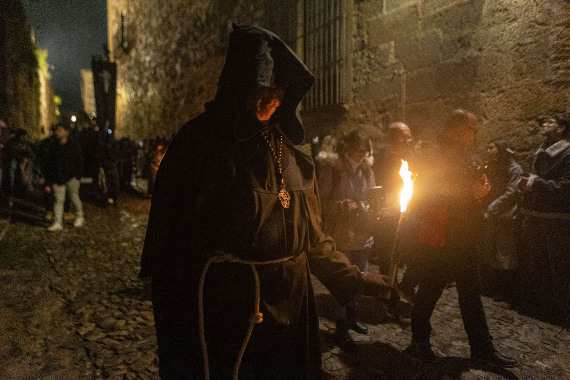 Las mejores imágenes de la procesión del Cristo Negro en Cáceres