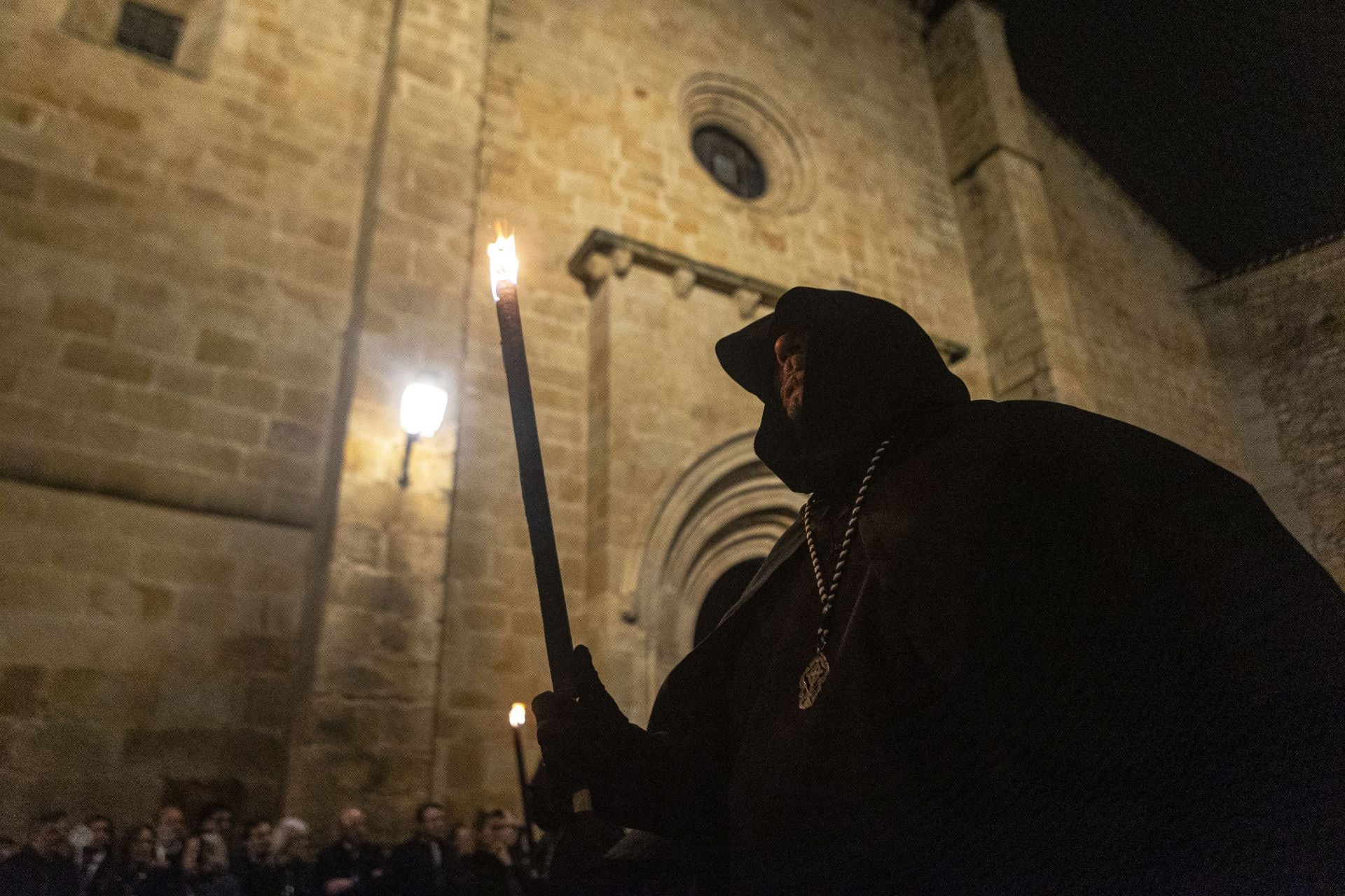 Las mejores imágenes de la procesión del Cristo Negro en Cáceres