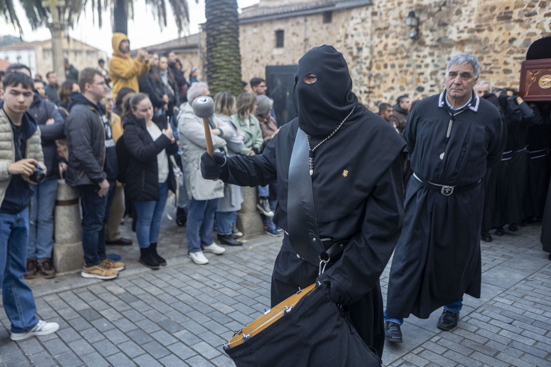 La suspensión del Santo Entierro de Cáceres, en imágenes
