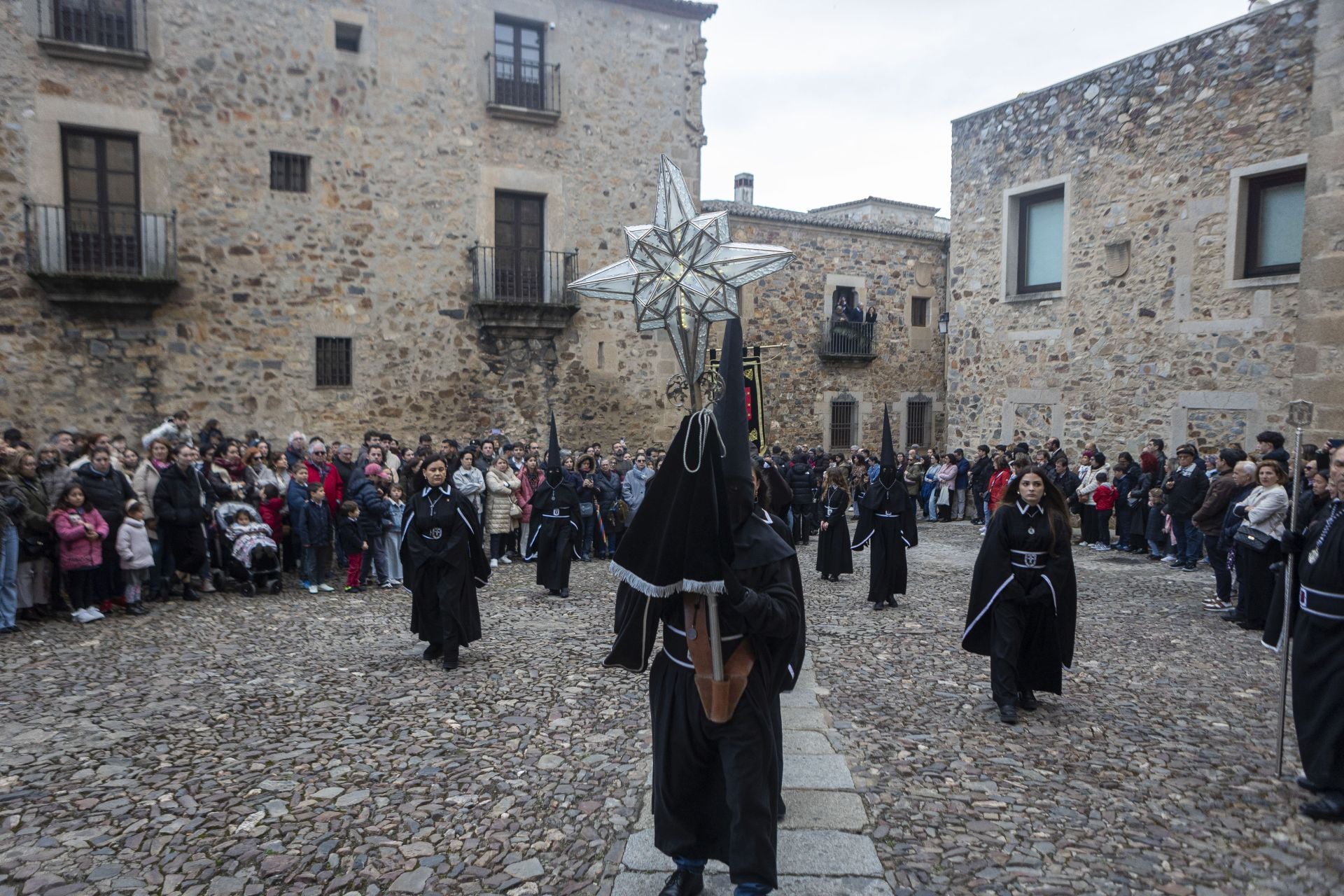 La suspensión del Santo Entierro de Cáceres, en imágenes