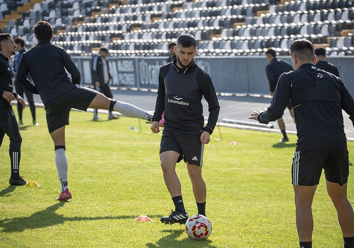 Bermúdez podría ser la gran novedad de David González en el once del Badajoz