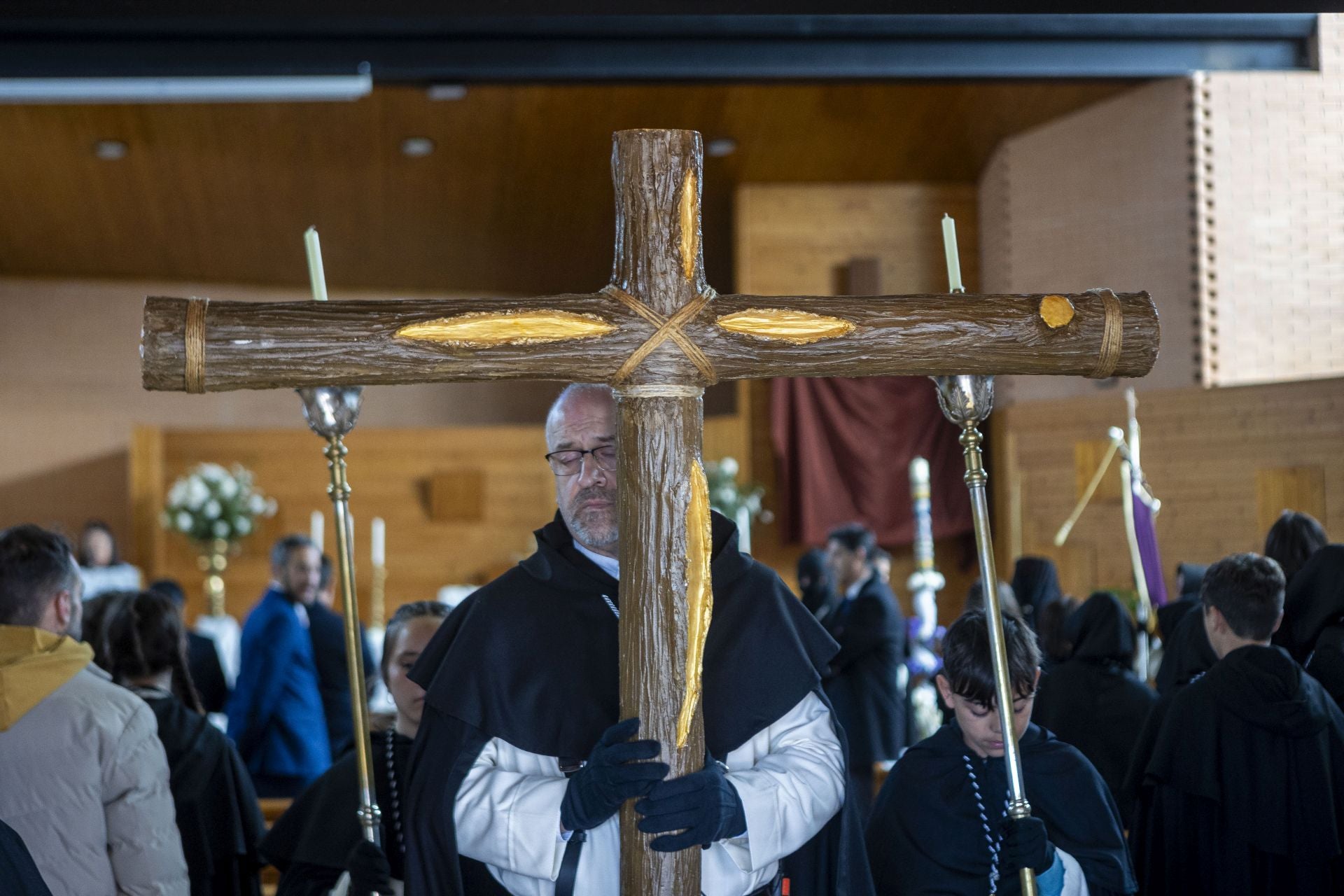 La procesión de la Cofradía del Cristo de la Victoria de Cáceres, en imágenes