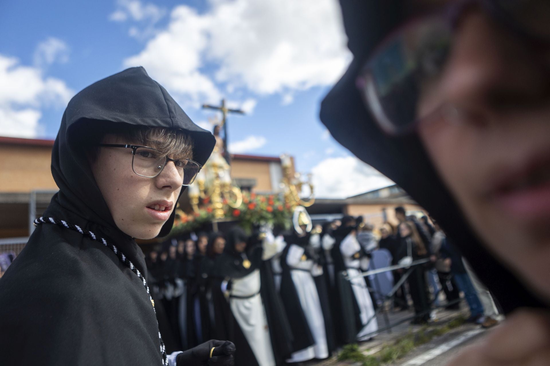 La procesión de la Cofradía del Cristo de la Victoria de Cáceres, en imágenes