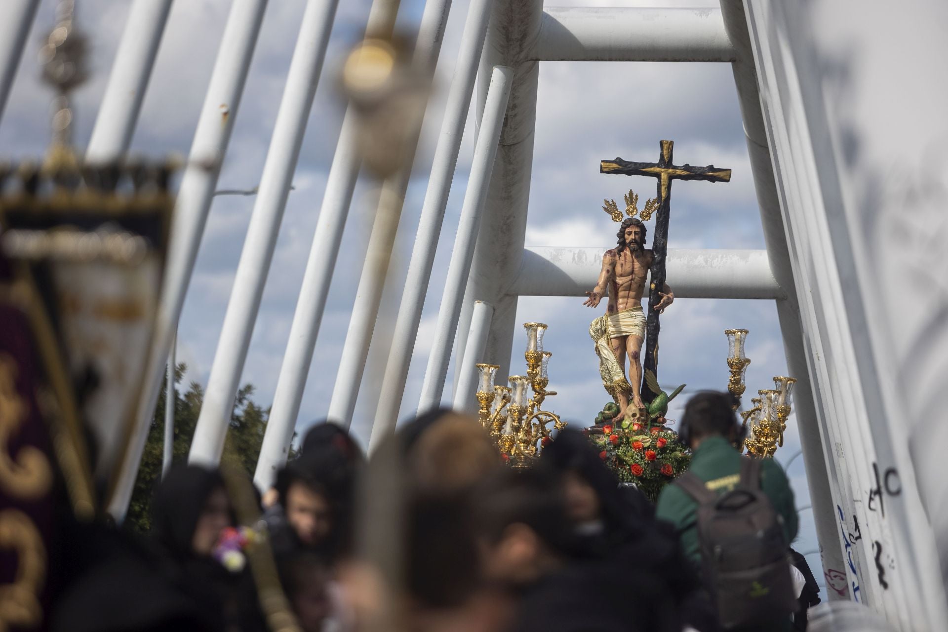 La procesión de la Cofradía del Cristo de la Victoria de Cáceres, en imágenes