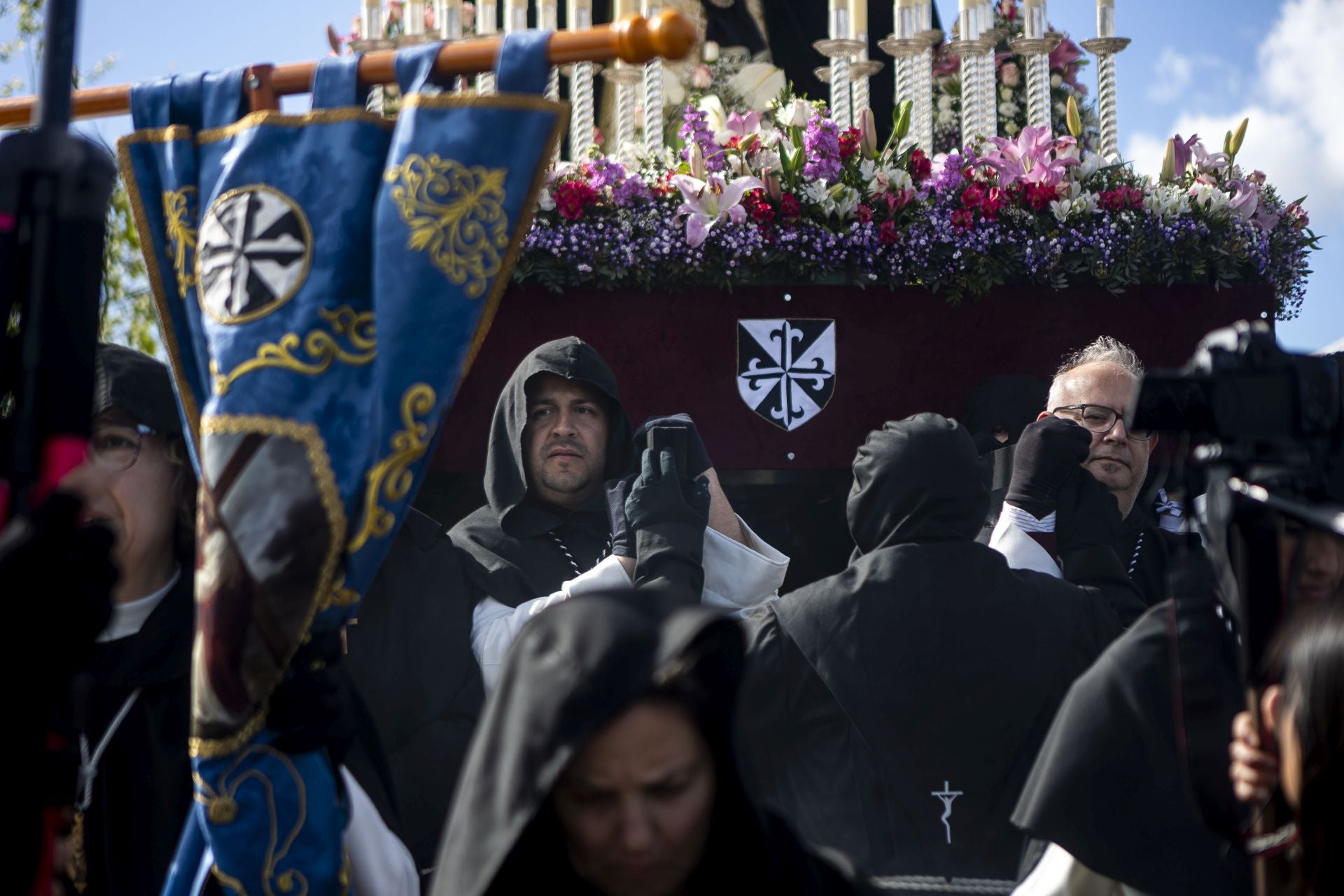 La procesión de la Cofradía del Cristo de la Victoria de Cáceres, en imágenes