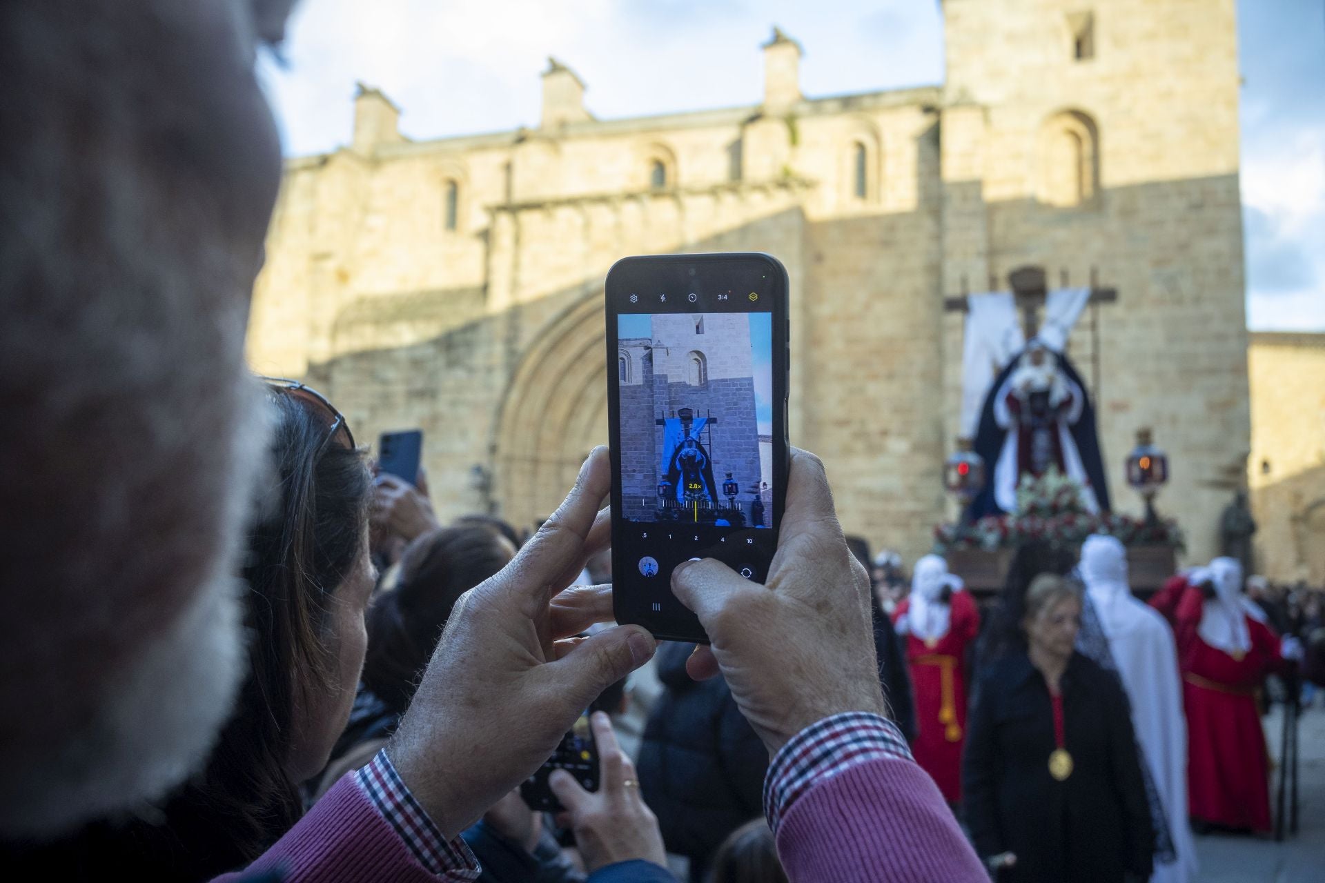 La procesión de la Cofradía de Batallas en Cáceres, en imágenes