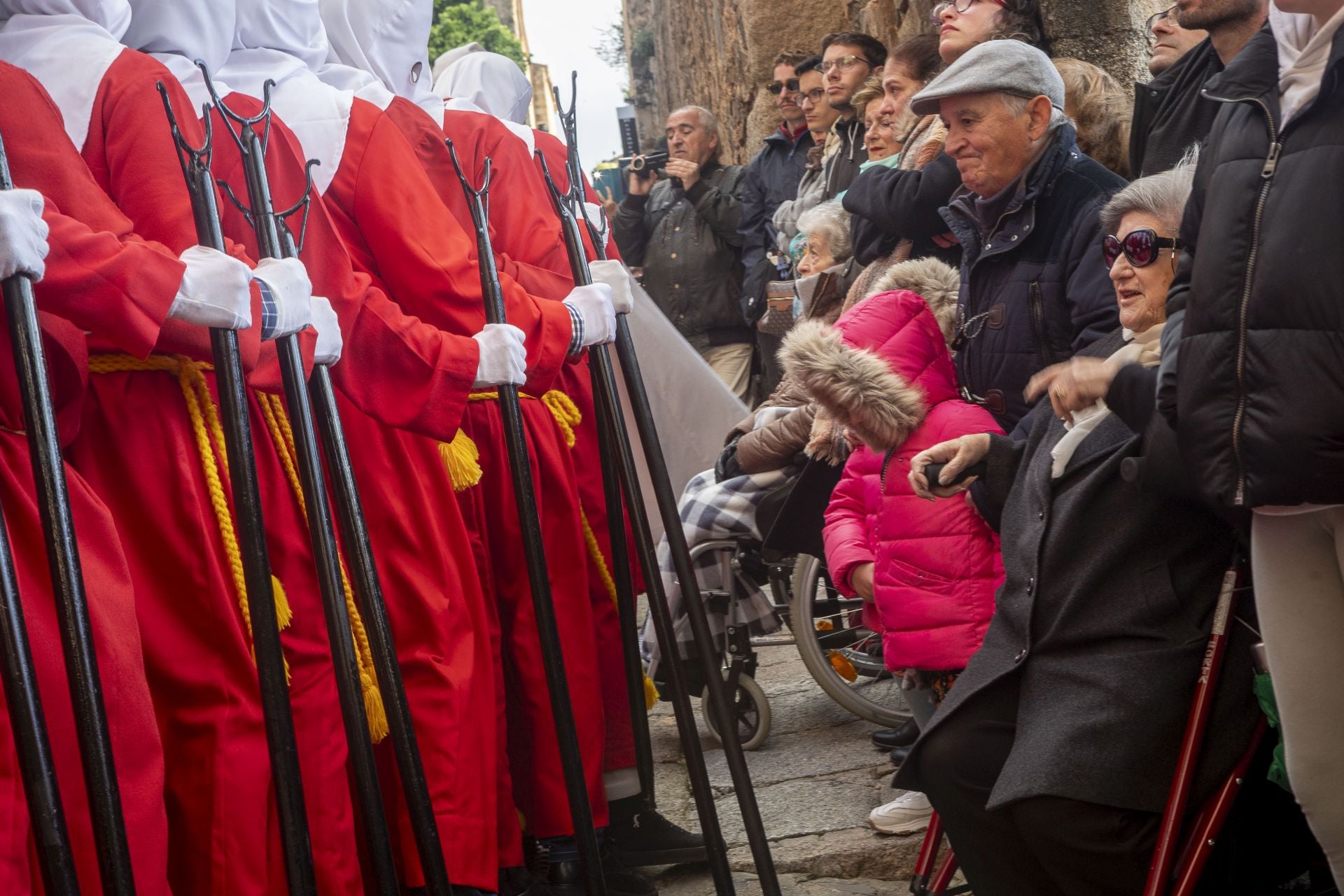 La procesión de la Cofradía de Batallas en Cáceres, en imágenes