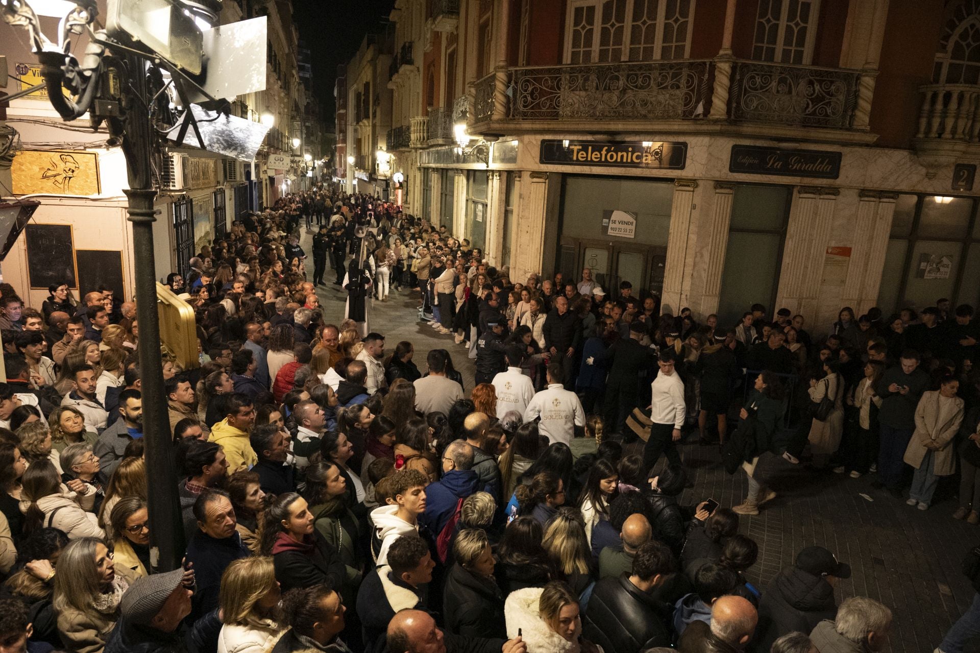 La procesión de la Virgen de la Soledad de Badajoz, en imágenes