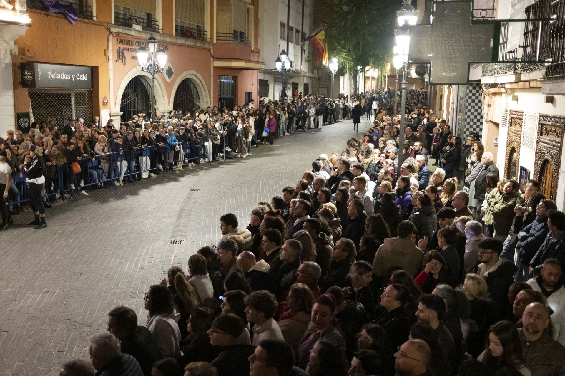 La procesión de la Virgen de la Soledad de Badajoz, en imágenes