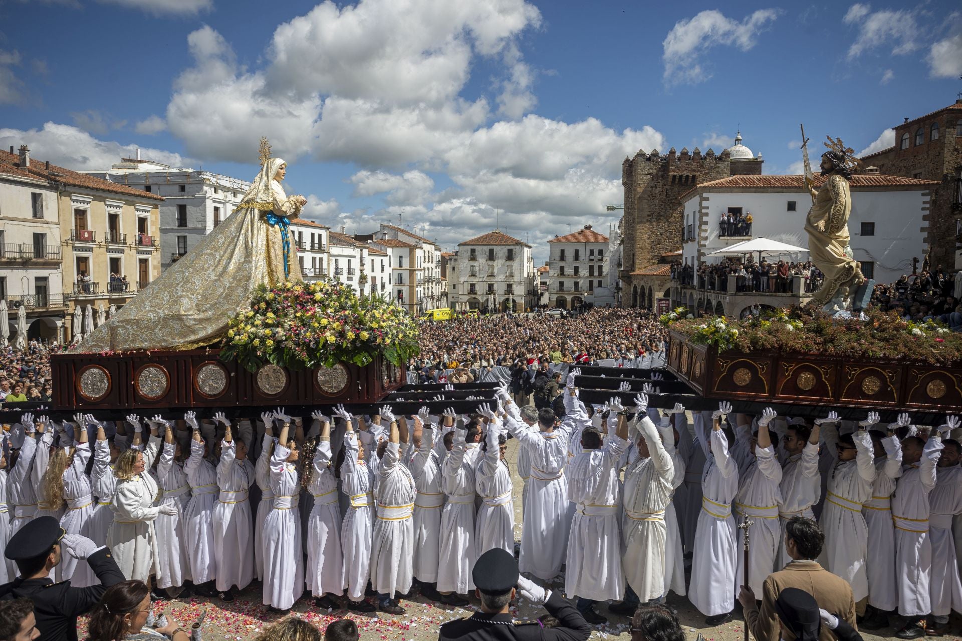 Fotos | Así ha puesto Cáceres el broche final a la Semana Santa