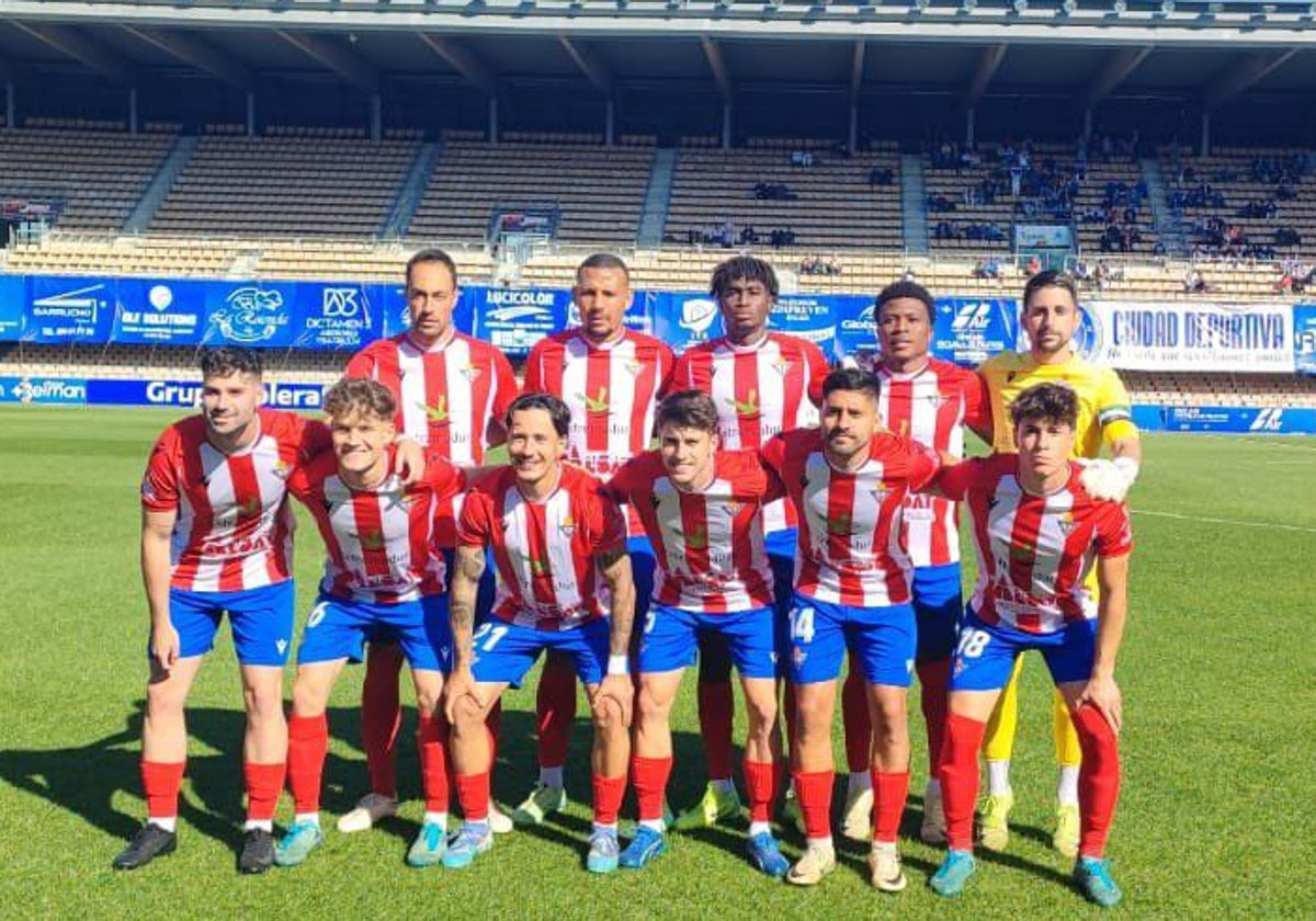 Once del Don Benito en el estadio de Chapín de Jerez.