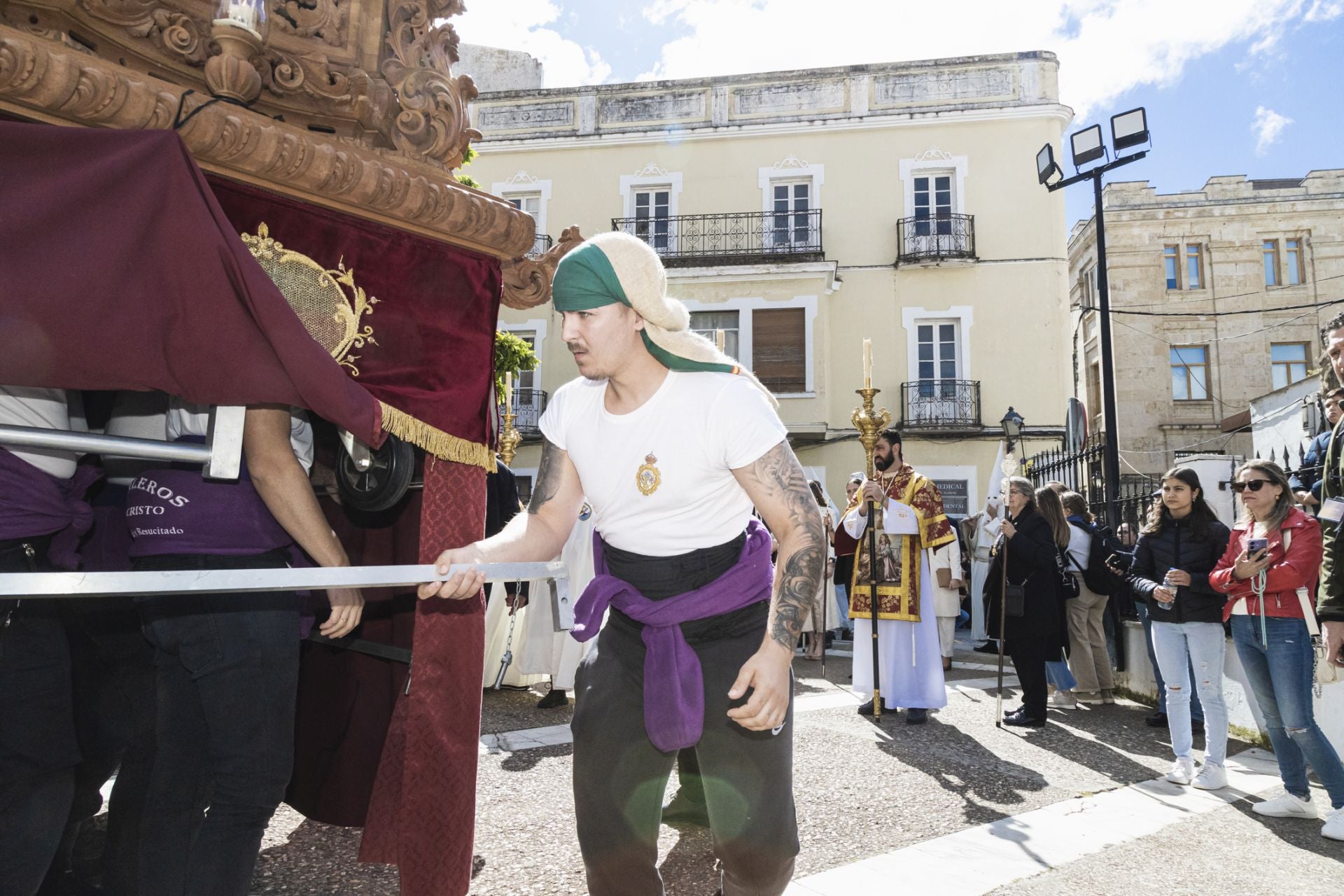 Fotos | Así ha sido la procesión de la Hermandad del Resucitado
